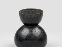 Ame Ker 229  Ame Ker 229, Mexiko oder Panama (?), Kolonialzeit, 17./18. Jahrhundert (?),Flasche, Ton, H 9,8 cm, Dm Bauch 8,6 cm, Dm Mündung 6,3 cm : Museumsfoto: Claus Cordes, Bestandskatalog Ethnologie